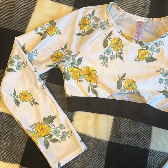 Justice Floral Cropped Rashguard with Cutout. Size L (12/14) - Picture 2 of 12